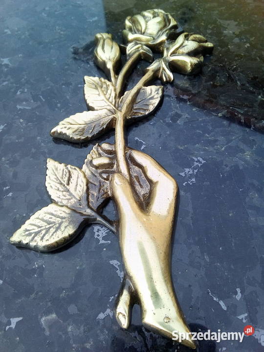 Róża z dłonią czerniona mosiężna złota nagrobek mazowieckie Strzegowo