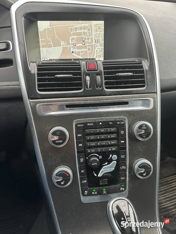 Sprzedam Volvo XC60 2015 r niski przebieg 4/5