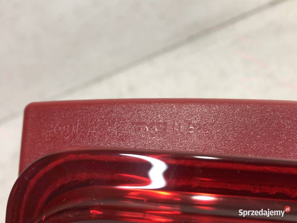 Toyota Auris E15 liftingu 0420102012 Lampa tylna Błotniki