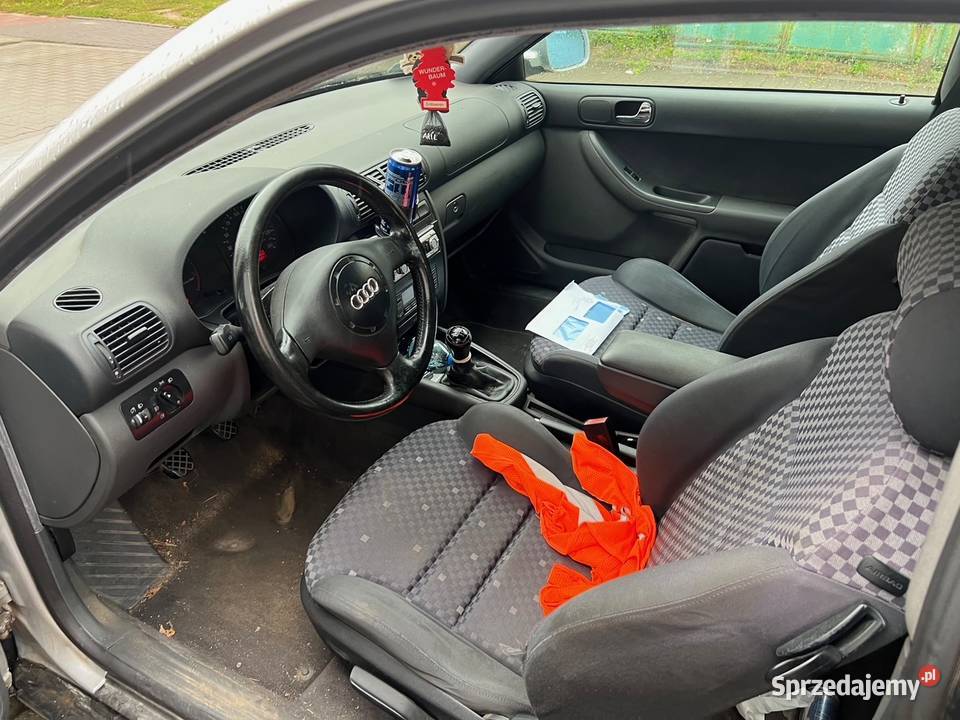 Syndyk sprzeda samochód Audi A3 Rok produkcji 1999
