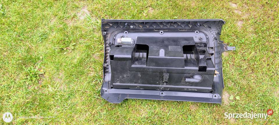 1K1857290 schowek strona pasażera VW Jetta Golf Lubin