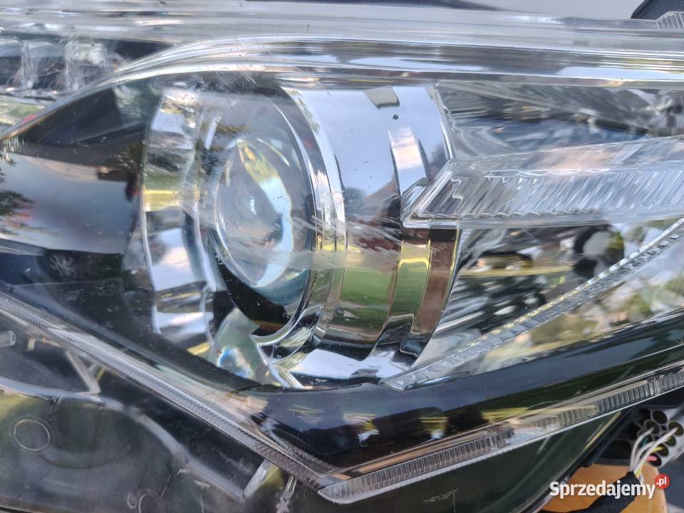 Toyota Auris II 2014 reflektory lampa lampy