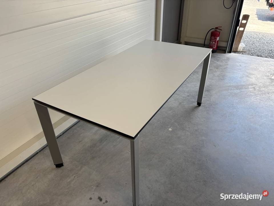 Biurko z wodoodpornym blatem Steelseries Katowice