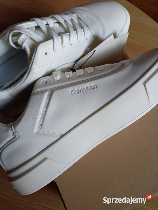 Piękne nowe skórzane sneakersy damskie Calvin