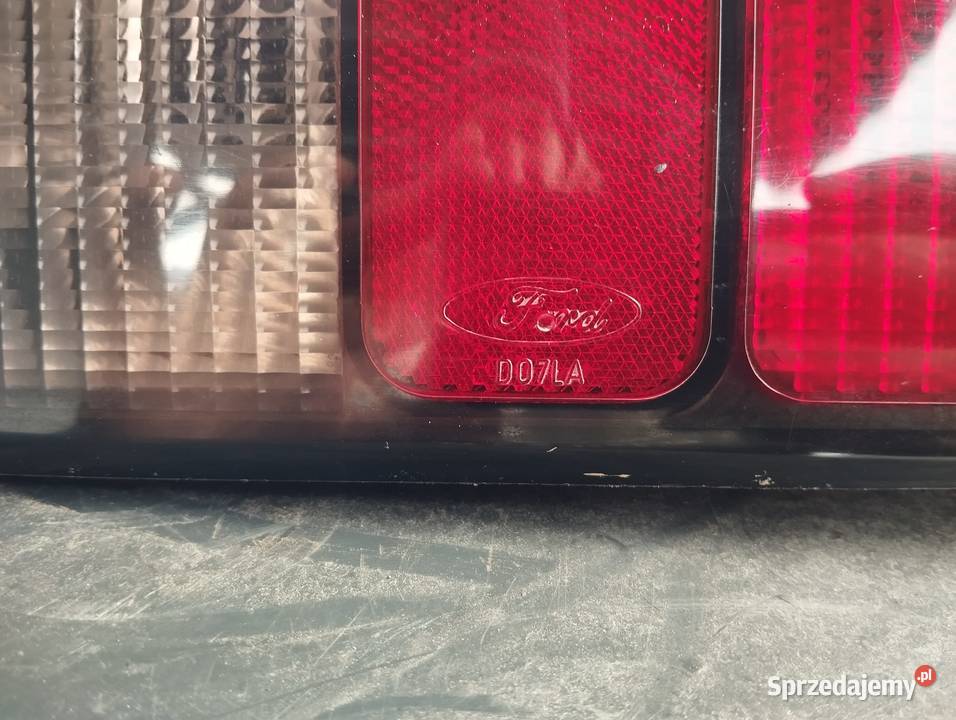Lampa Ford Sierra prawy tył Sedan Black wkład prawe