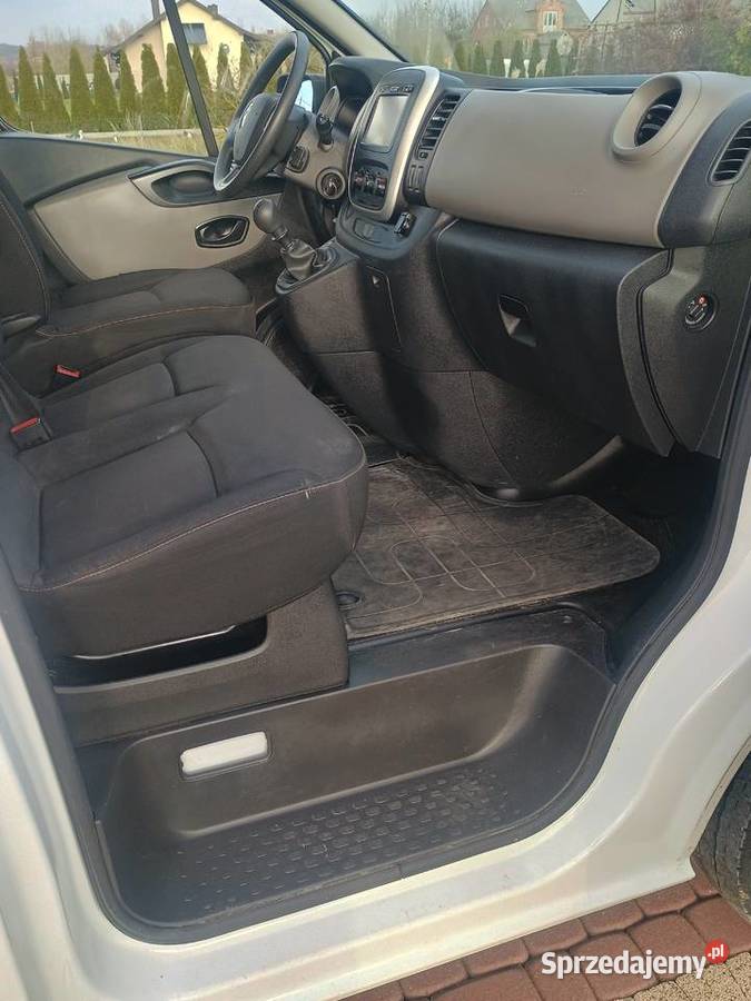 Renault Trafic III 2018 L1H1 125 3 osoby 55000 elektryczne szyby sprzedam