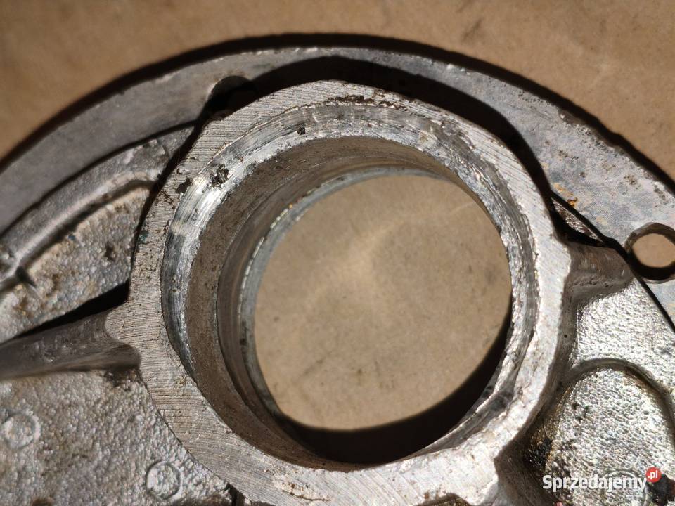 Dekiel pokrywa zwolnicy koła bocznego wózka Leszno