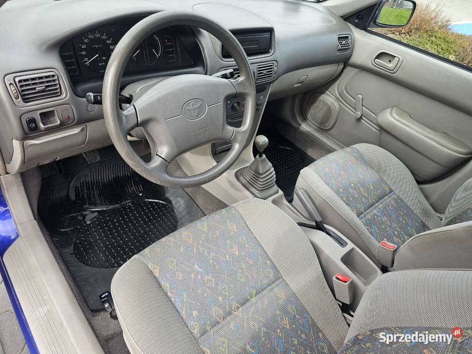 TOYOTA COROLLA VIII SEDAN 13 86 manualna Kraków sprzedam