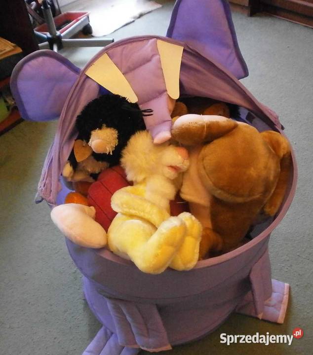 Duży Pies w Czapce mały Kret