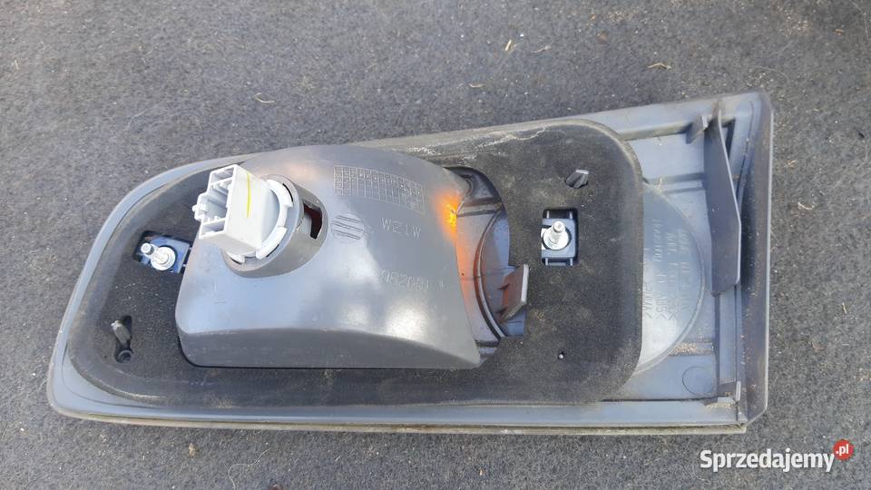 lampa tylna lewa w klapę Mazda 2 DY lift FL Dębno