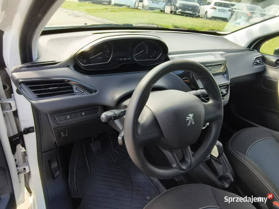 Peugeot 208 wersja like 10 benzyna 72 Rok produkcji 2016 Motoryzacja Kęty