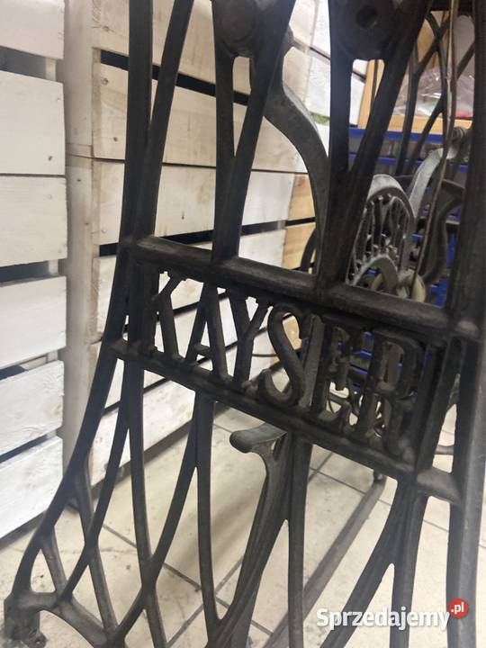 Stolik starej maszyny do szycia Kayser z Poznań