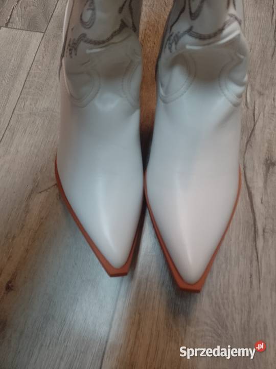 4142 Simmi London Białe Bogato zdobione Kozaki Kozaki