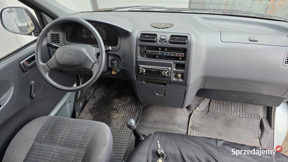 Toyota Hiace 25D Doka 6 osób zarejestrowany Nowy Świętów