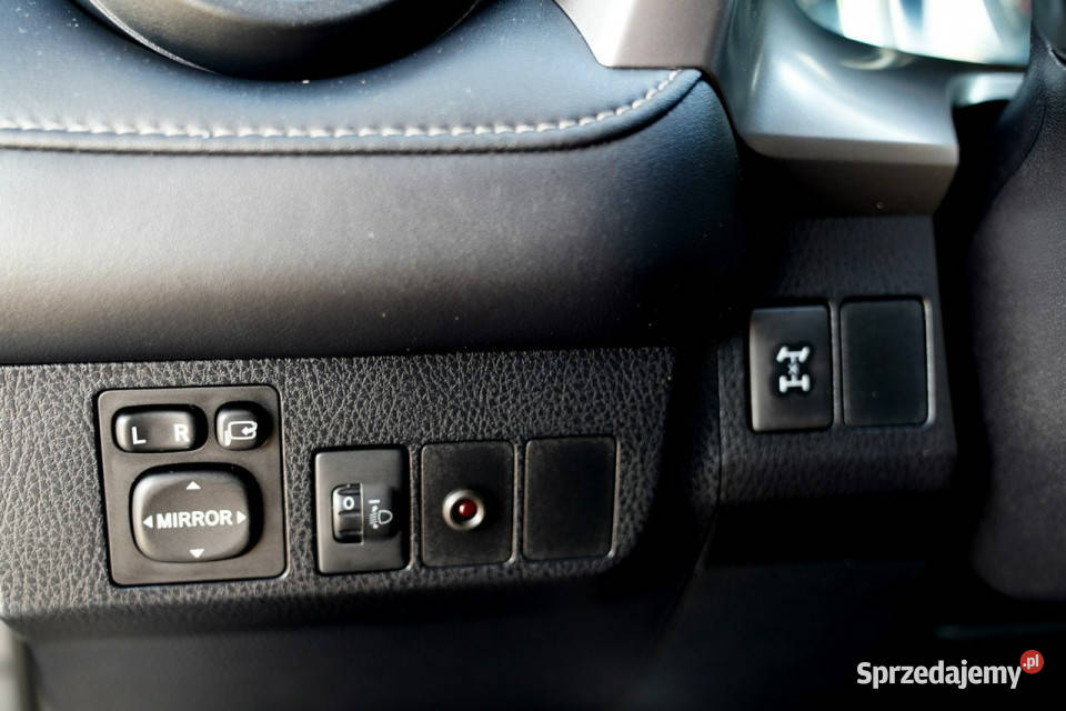 Toyota RAV4 4x4 PODGRZEWANE FOTELE xenon LEDY kurtyny powietrzne opolskie