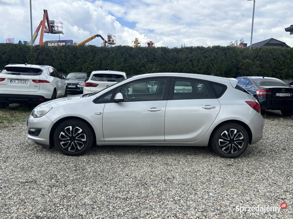 Opel Astra 2015r Gwarancja wielofunkcyjna kierownica Paniówki sprzedam