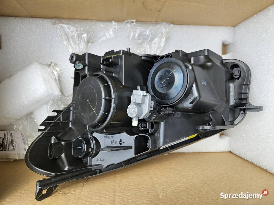 Lampa przednia prawa J10 Lift Nissan Qashqai sprzedam