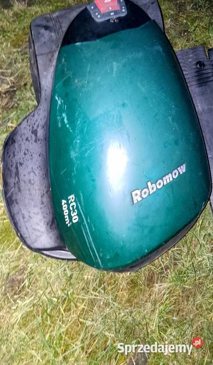 Robot koszący kosiarka automatyczną Robomow RC