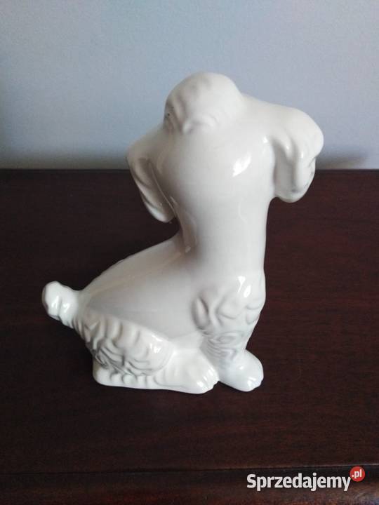 Pereiras Portugal porcelanowa figurka psa Miejsce Piastowe