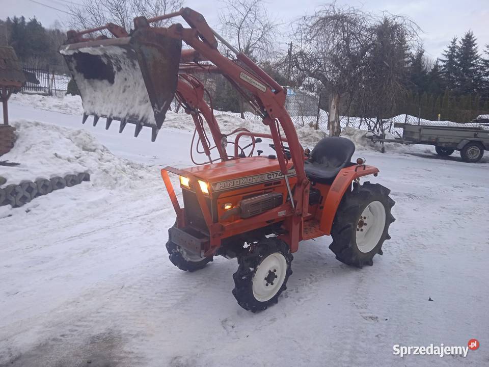 Traktor 4x4 z turem hinomoto c174