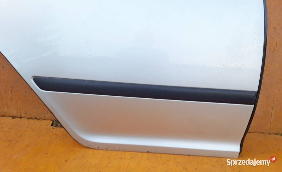 SKODA OCTAVIA 2 II DRZWI PRAWY TYŁ 9102 SREBRNY Radom