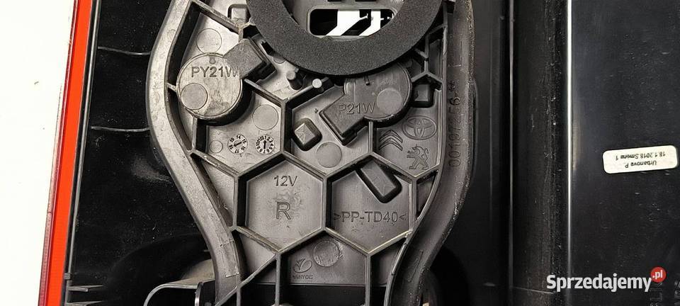 LAMPA PRAWA TYŁ TOYOTA PROACE II 9808243080 osobowe kujawsko-pomorskie Lipno