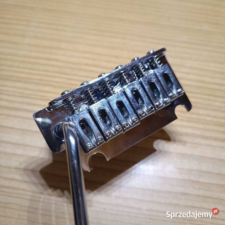 Mostek tremolo Strat AM na dwie śruby nowy