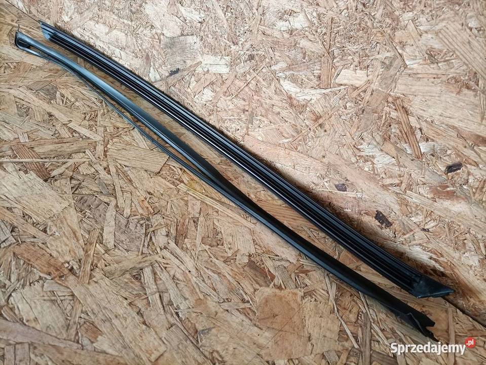 VOLVO XC60 LISTWA SZYBY CZOŁOWEJ LEWY PRZÓD