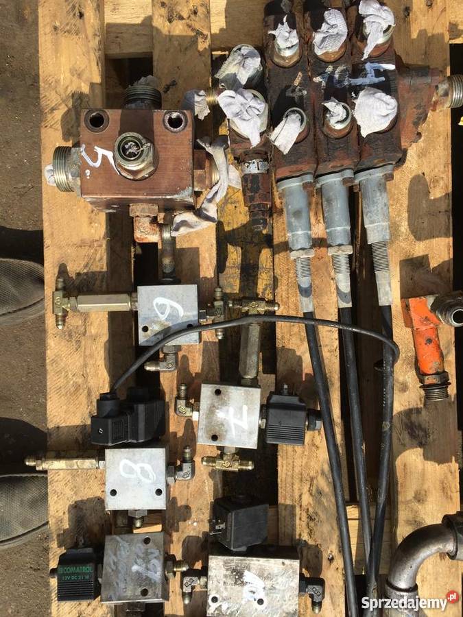 Rozdzielacz przedni zawory sekcje Holland LB pomorskie