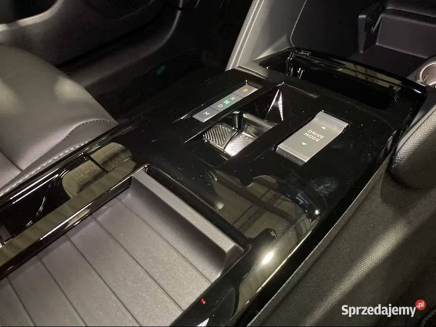 2025 Citron C4 Hybrid 145 C4