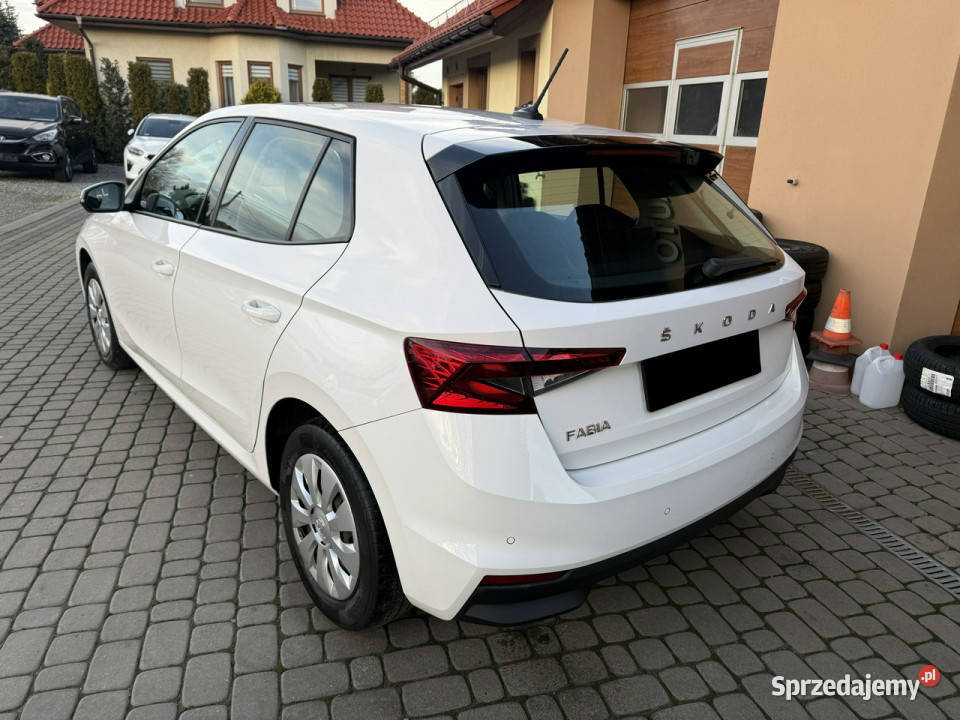 koda Fabia 10 65 Klima CarPlay Ledy Vat23 Serwis asystent pasa ruchu Fabia Orzech