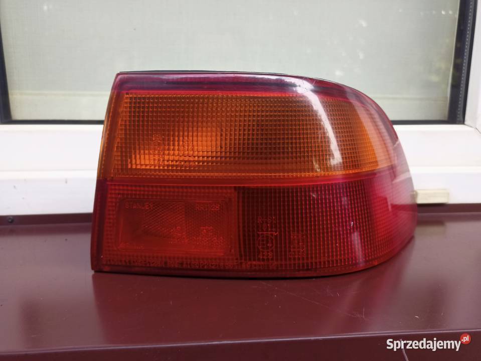 Honda Civic V 5gen sedan lampa tył tylna prawa lampy tylne Oświetlenie Sieradz sprzedam