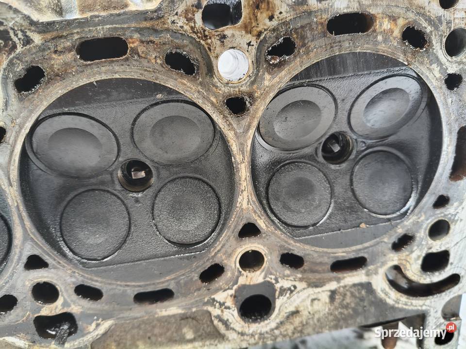 GŁOWICA CYLINDRÓW Opel Astra J Meriva B Corsa D osobowe Głowice cylindrów sprzedam