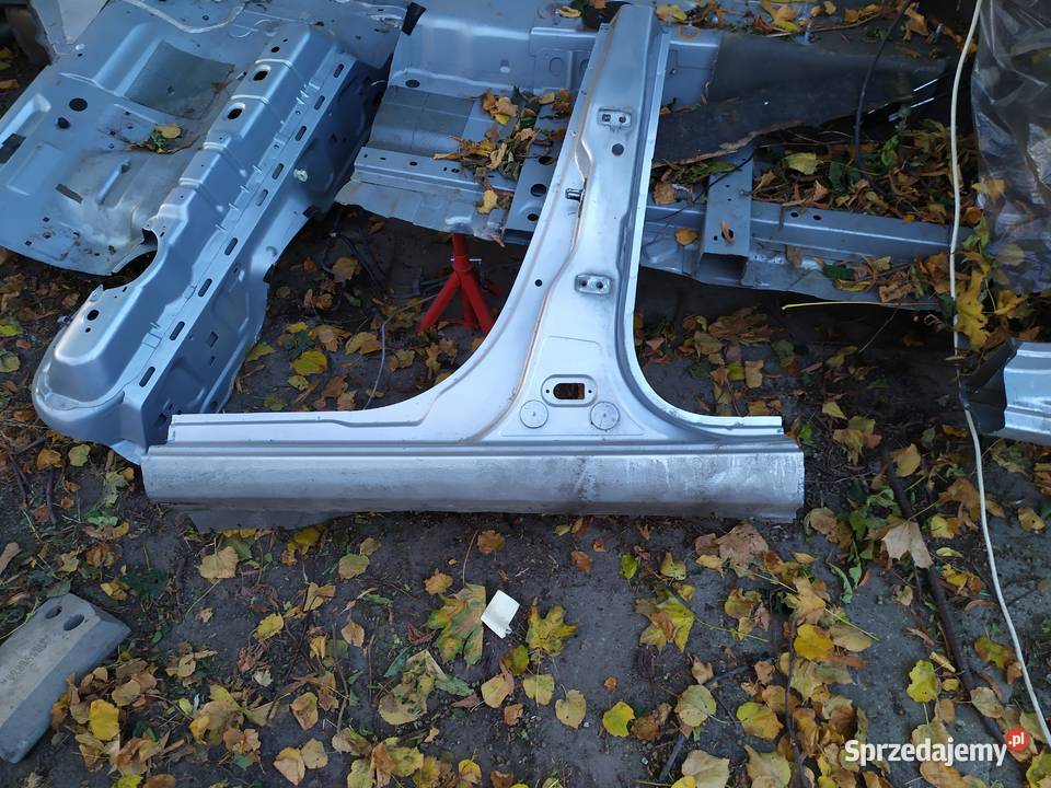 Próg słupek lewy Renault Megane III 3 kombi Trzemeszno