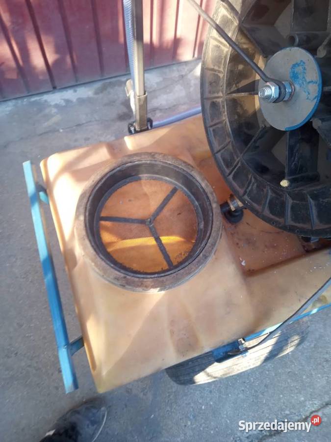 Opryskiwacz taczkowy spalinowy do traktorka