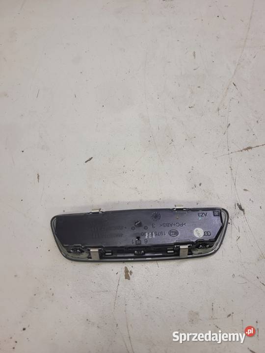 LAMPKA PODSUFITKI TYLNA TYŁ AUDI A4 B9 8W0947111 Oświetlenie kabiny Przystajń