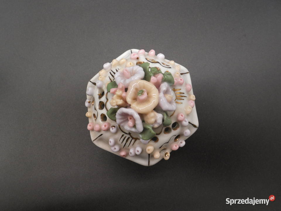 Porcelanowe puzderko ażurowe na biżuterię Raszków