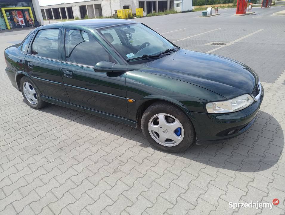 Sprzedam Opel Vectra b 99 16 benzyna ładna światła przeciwmgielne Vectra Damasławek