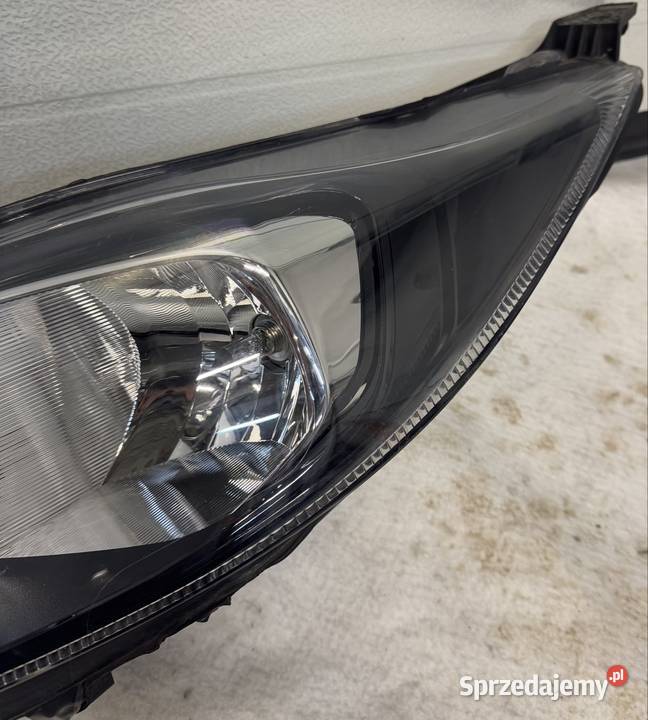 Lampa lewy przód Ford Fiesra MK7 Lift 1317 Jasienica sprzedam