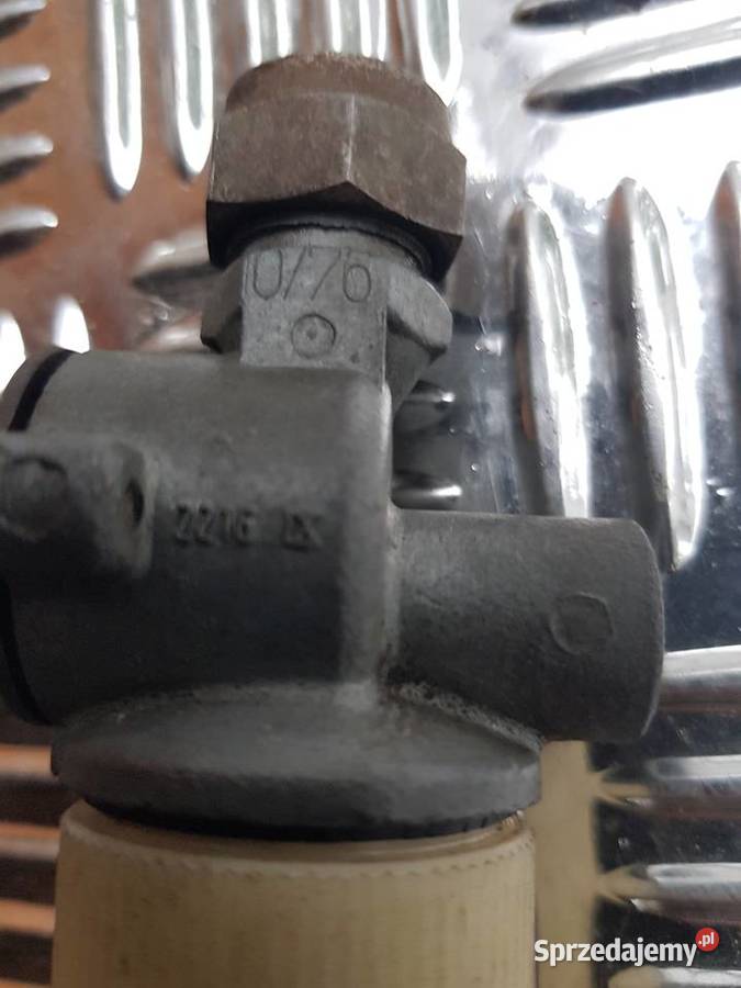 Z 1976 roku 1Kranik paliwa do zabytkowego