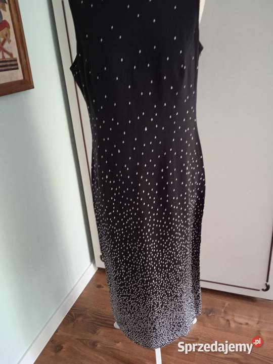DŁUGA CZARNA SUKIENKA Z ŻORŻETY W KROPELKI OPUS Piła