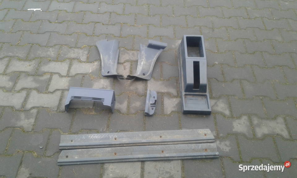 nissan terrano 1 tapicerka plastiki krotki Czajków