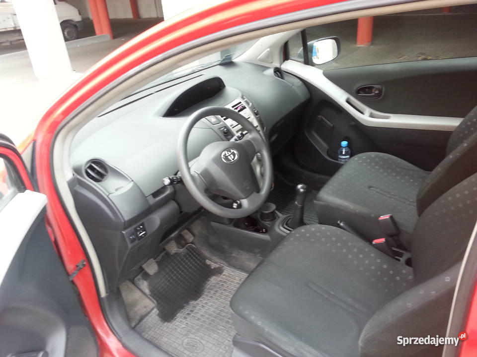 Toyotę Yaris 2007 benz3drzwiowa czerwona radio / CD Białystok