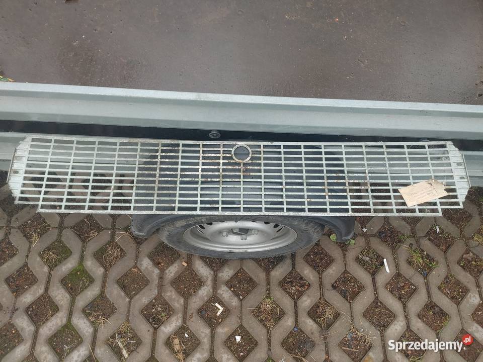 Atrapa gril fso warszawa sedan