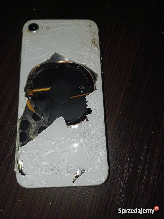 Uszkodzonyzdemolowany iphone SE 2020 na części