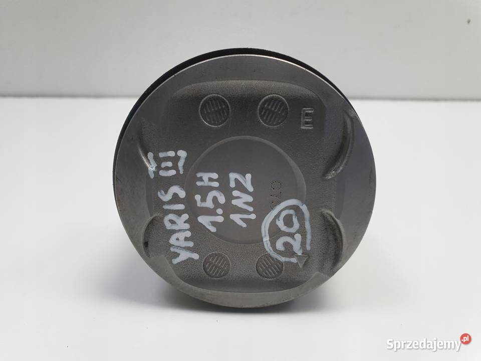 Toyota Yaris III 15 H HYBRID TŁOK KORBOWÓD 1NZ osobowe sprzedam