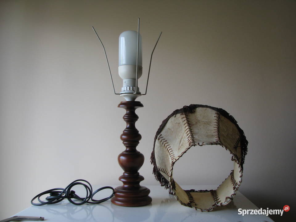 Stara lampa stołowa stojąca z abażurem ze skóry Brzegi