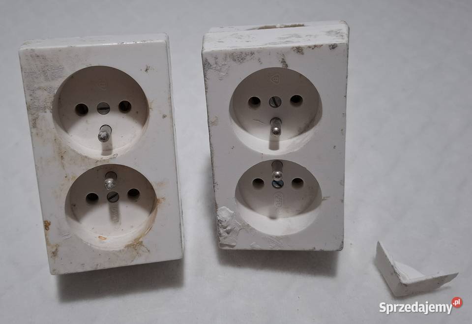 Gniazdko podwójne nadtynkowe z uziemieniem Czeladź
