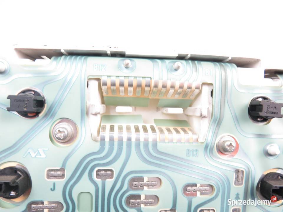 LICZNIK VOLVO V40 I 18 30858334 Liczniki i zegary małopolskie