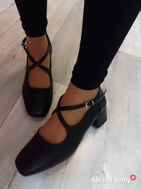 42 Czarne czółenka wieczorowe z zapięciem z Kraków sprzedam